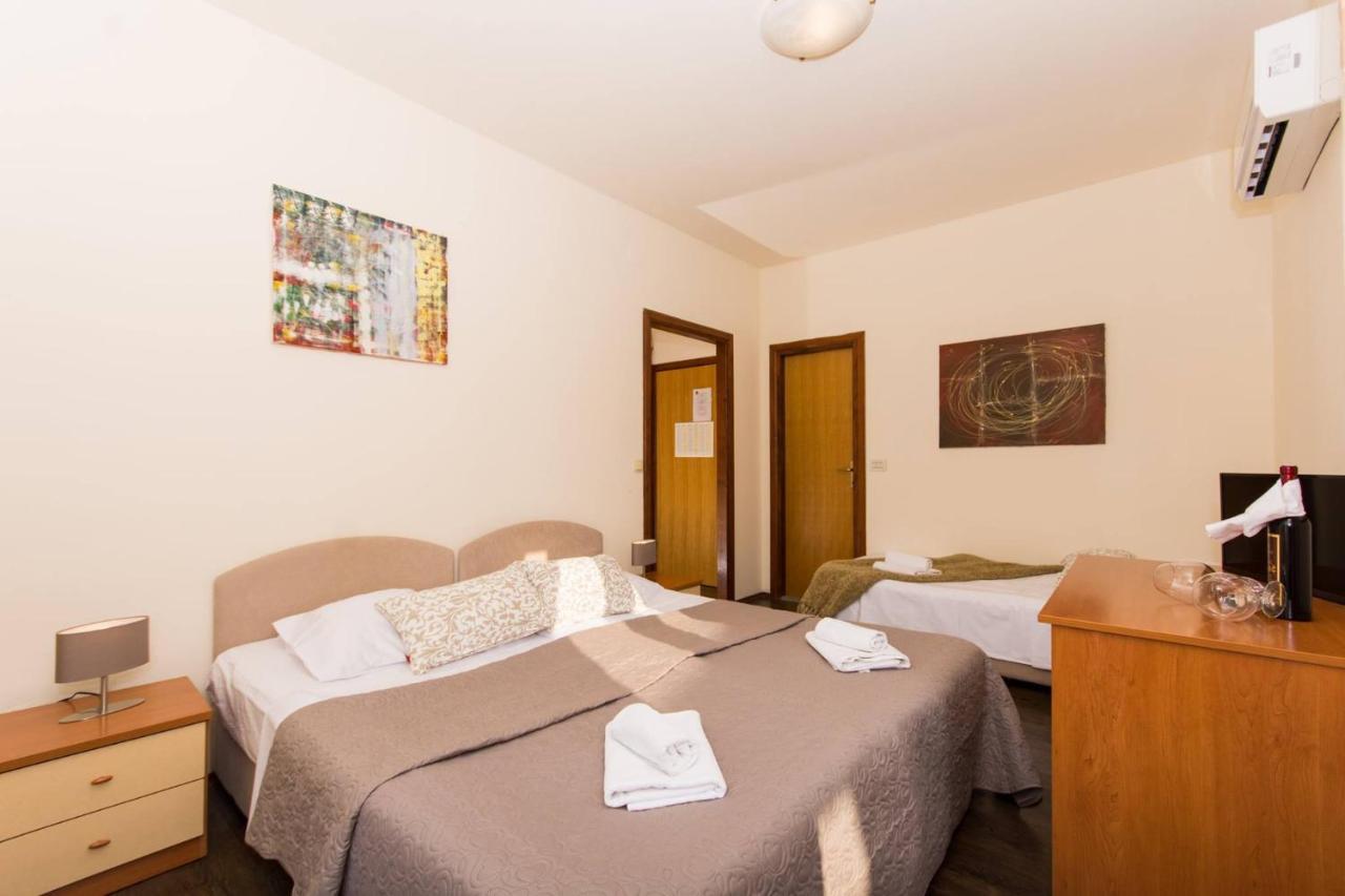 Bed and Breakfast Vila Liza Trogir Exterior foto